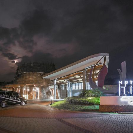 Hotel Neo+ Green Savana Sentul City Bogor Exteriör bild