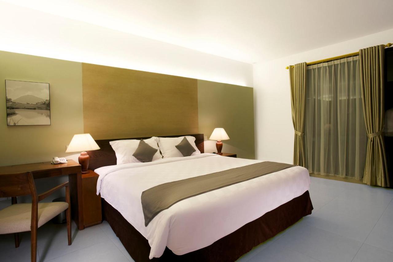 Hotel Neo+ Green Savana Sentul City Bogor Exteriör bild