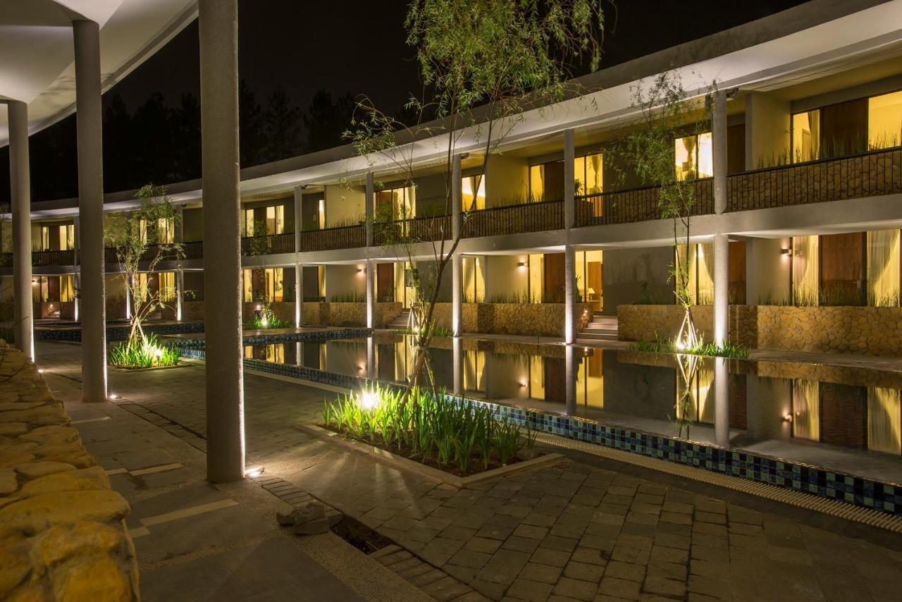 Hotel Neo+ Green Savana Sentul City Bogor Exteriör bild