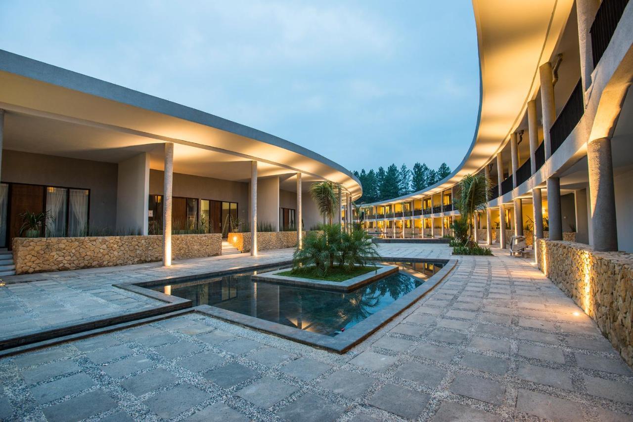 Hotel Neo+ Green Savana Sentul City Bogor Exteriör bild