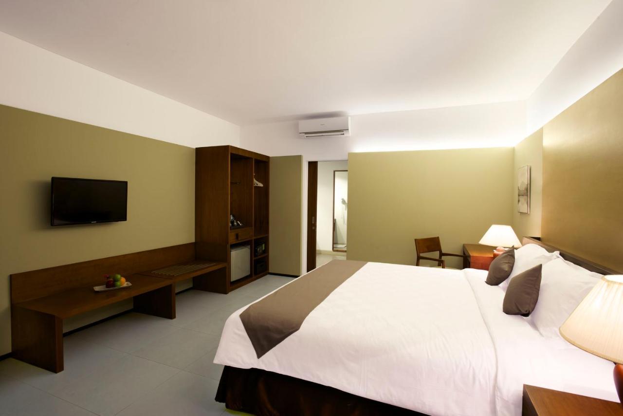 Hotel Neo+ Green Savana Sentul City Bogor Exteriör bild
