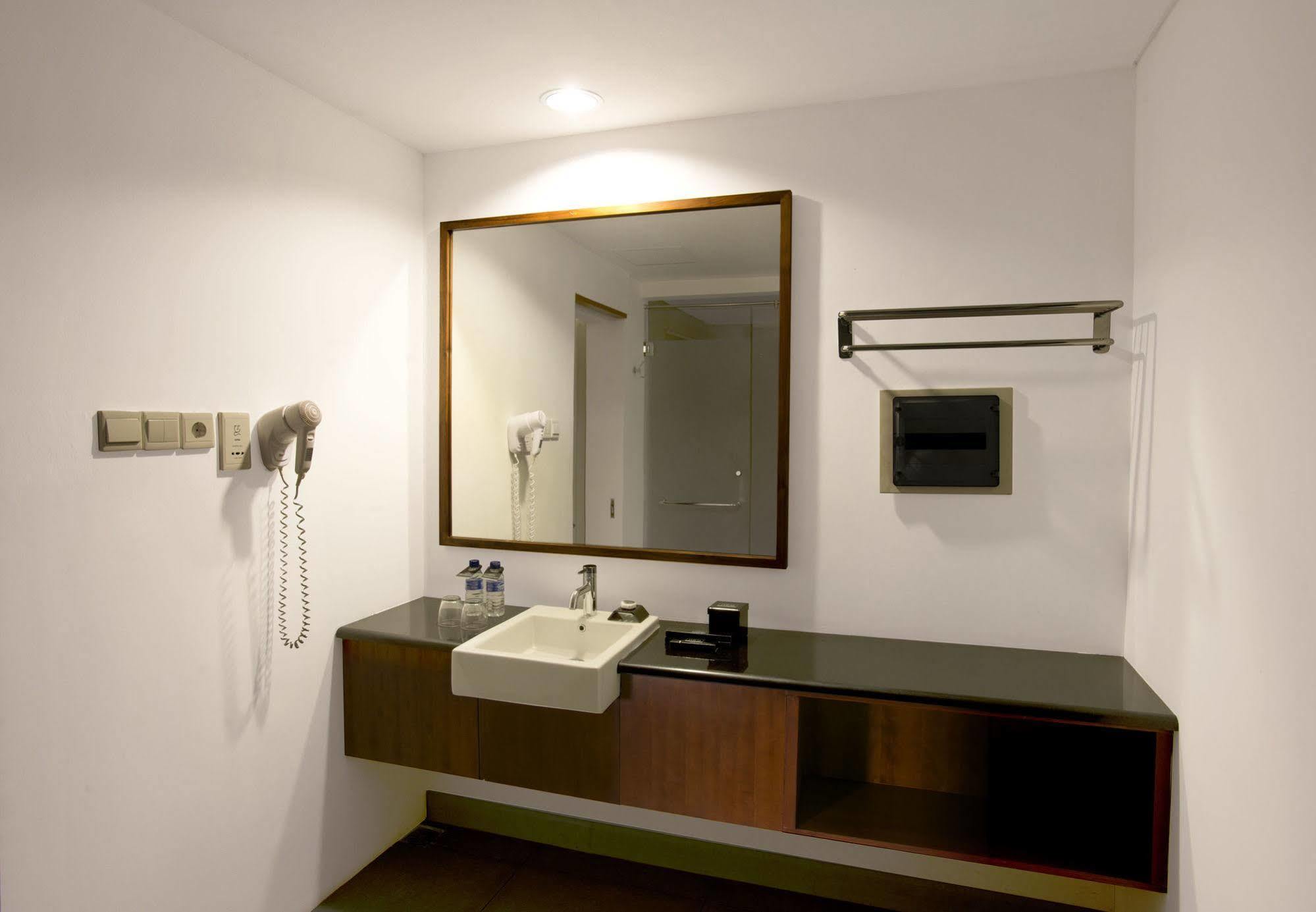 Hotel Neo+ Green Savana Sentul City Bogor Exteriör bild
